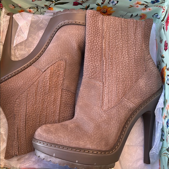 BCBG Virginia Leather Platform Boot, Taupe Size 8 - Picture 9 of 9